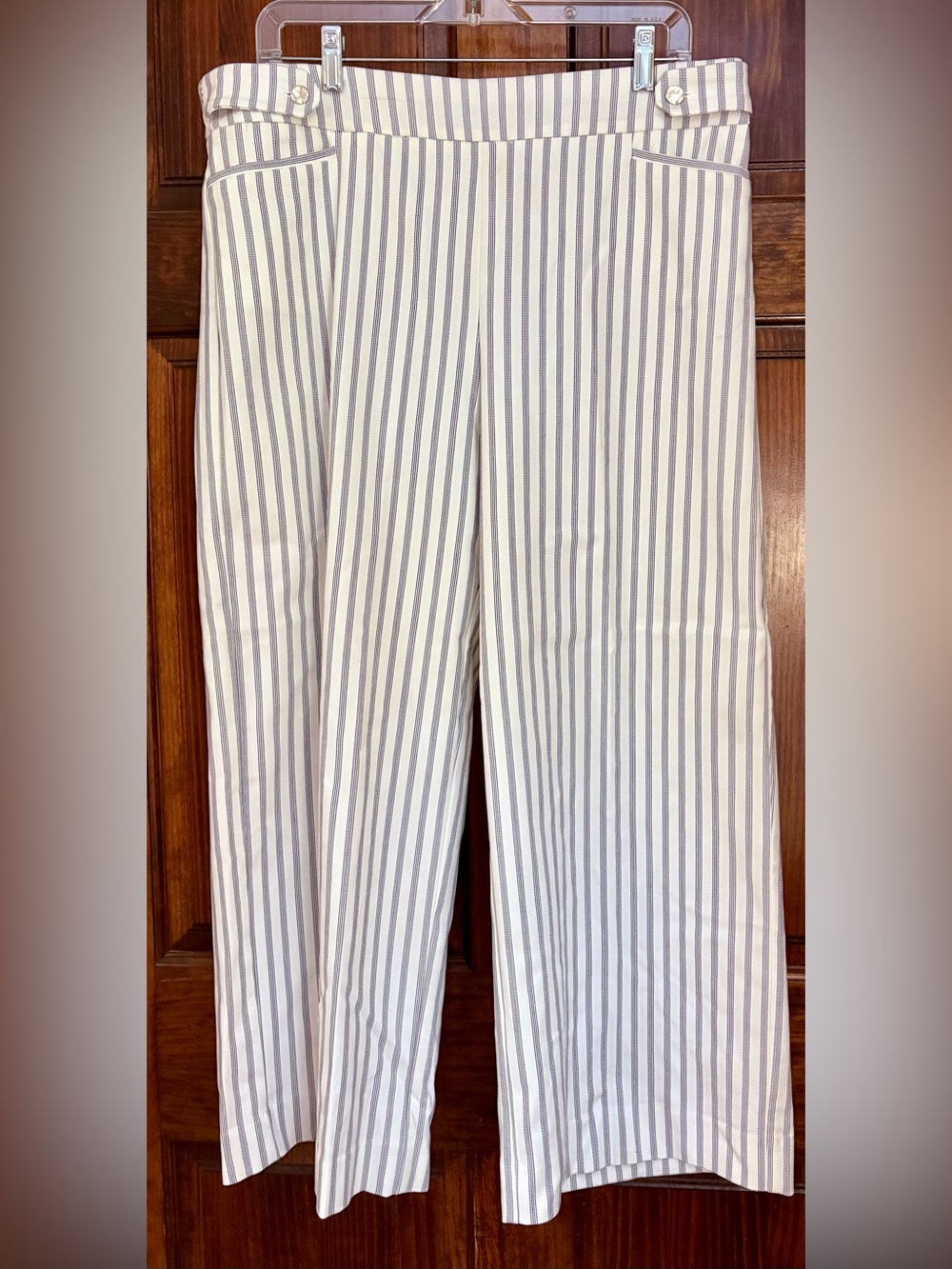Chicos Wide Leg Crop Pants White Ivory Pinstripe Pull-on size 2.5 / 14